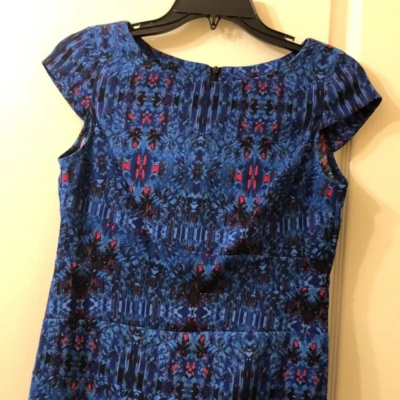 Ladies dress, Size 2 Petite. - Picture 2 of 7